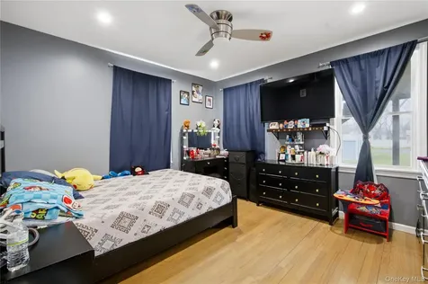 32 Landscape Drive Wheatley Heights NY 11798