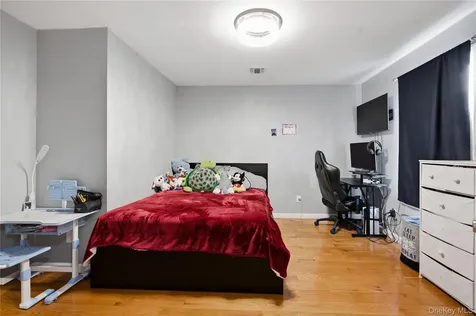 32 Landscape Drive Wheatley Heights NY 11798