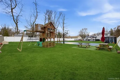 32 Landscape Drive Wheatley Heights NY 11798