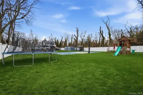 32 Landscape Drive Wheatley Heights NY 11798