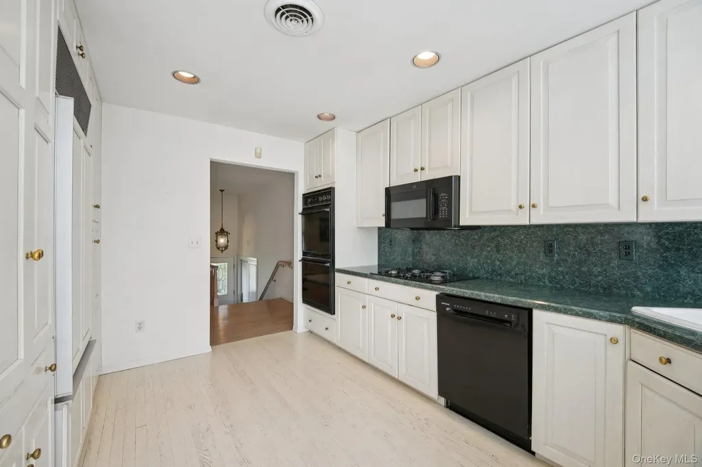 32 Wayne Lane Tappan NY 10983