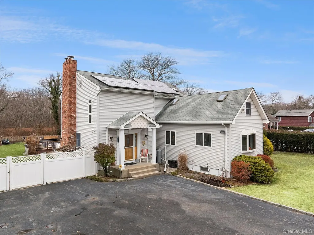 147 Brookside Avenue North Babylon NY 11703