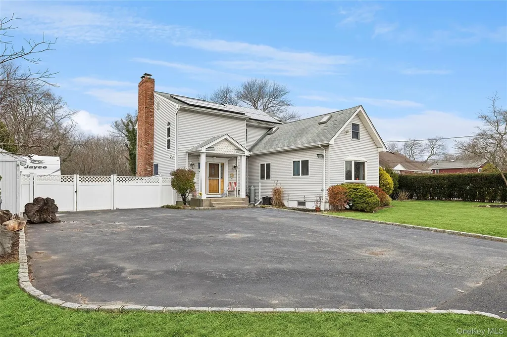 147 Brookside Avenue North Babylon NY 11703