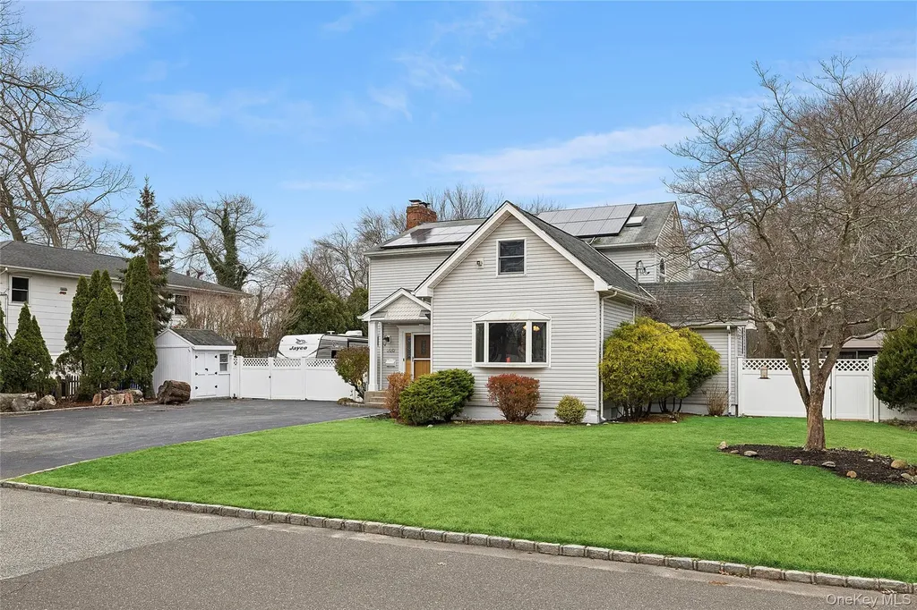 147 Brookside Avenue North Babylon NY 11703