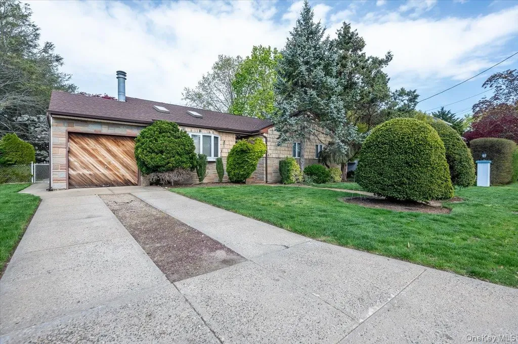 167 Maple Avenue East Meadow NY 11554