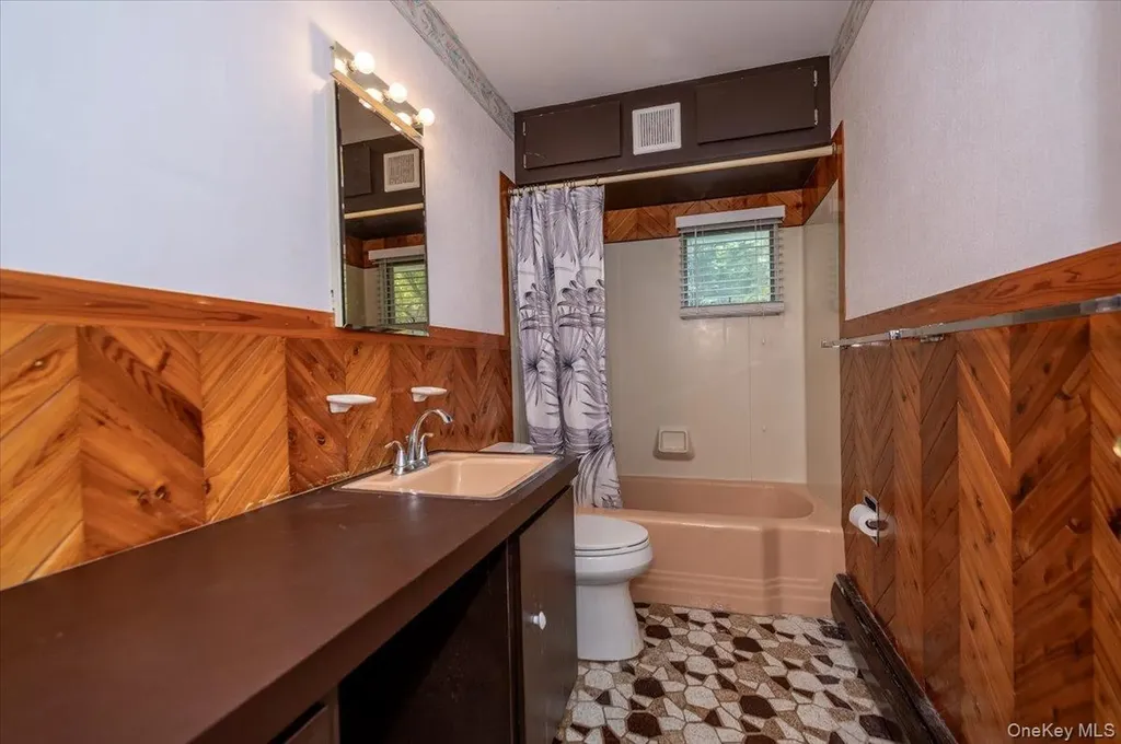167 Maple Avenue East Meadow NY 11554