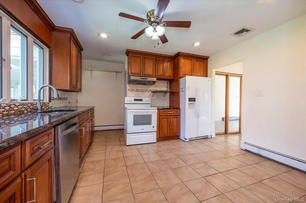 167 Maple Avenue East Meadow NY 11554