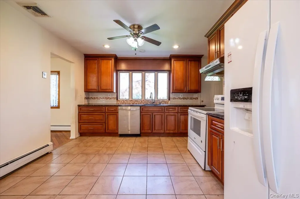 167 Maple Avenue East Meadow NY 11554