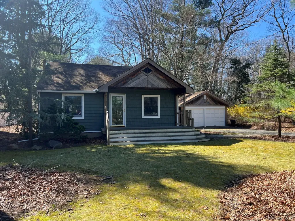 76 Mount Pleasant Road Smithtown NY 11787