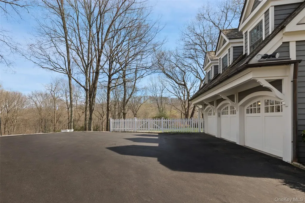 9 Deer Creek Lane Mount Kisco NY 10549
