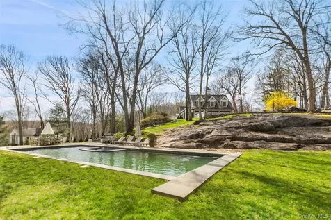 9 Deer Creek Lane Mount Kisco NY 10549