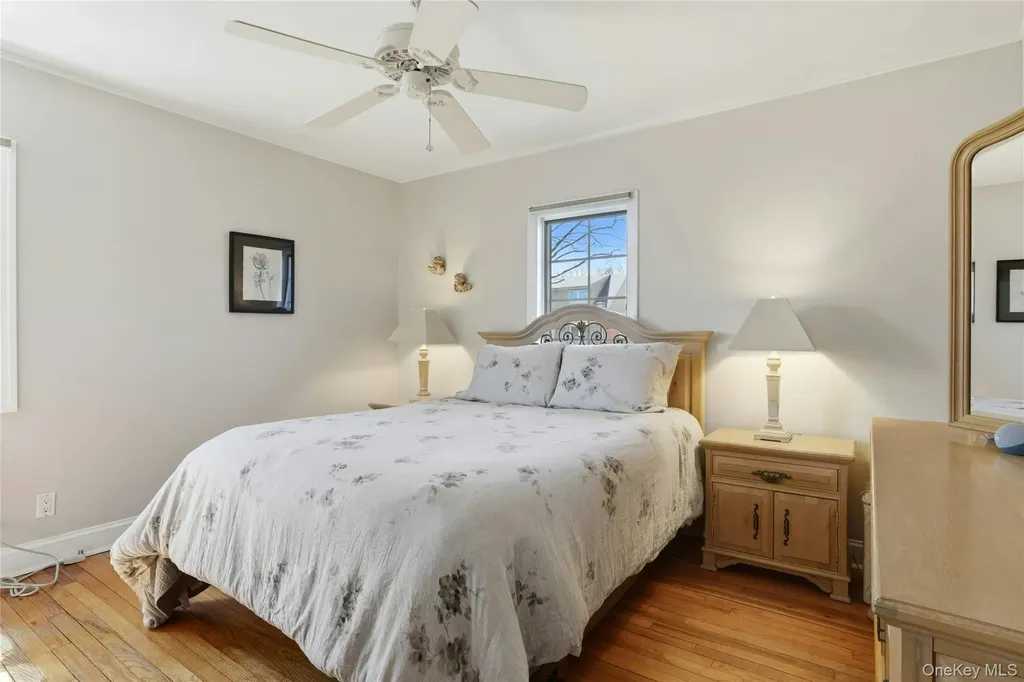 43 Beechwood Lane New Hyde Park NY 11040