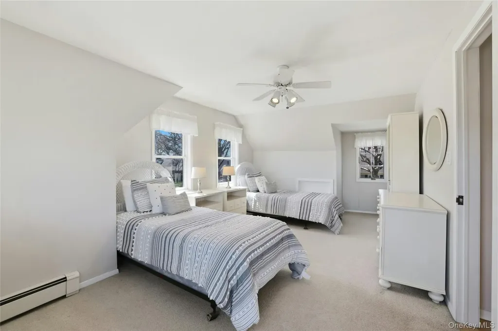 43 Beechwood Lane New Hyde Park NY 11040