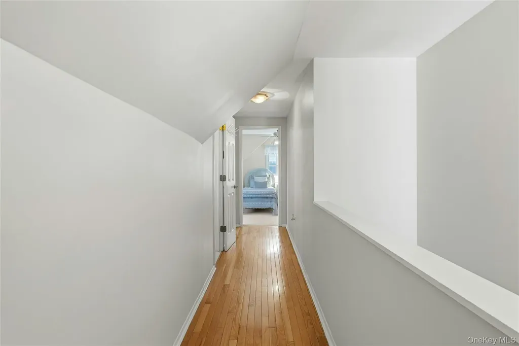 43 Beechwood Lane New Hyde Park NY 11040