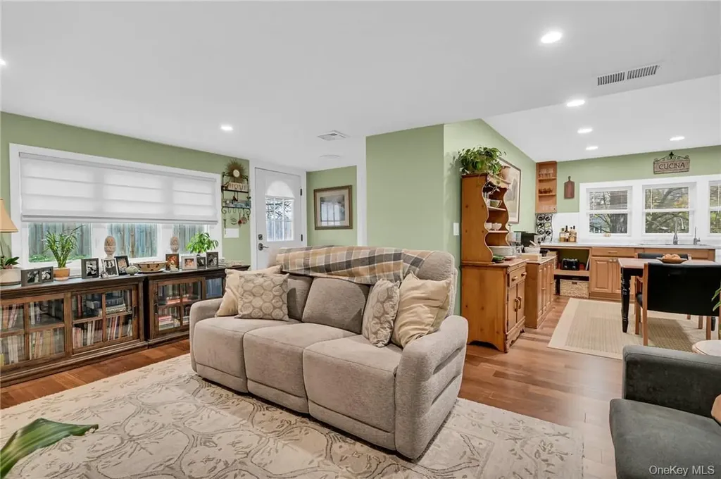 24 Baldwin Lane Mahopac NY 10541