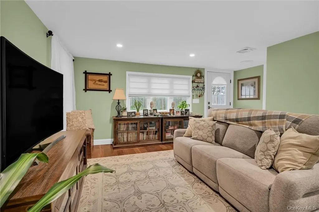 24 Baldwin Lane Mahopac NY 10541