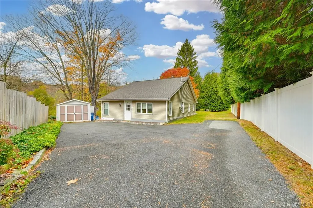 24 Baldwin Lane Mahopac NY 10541