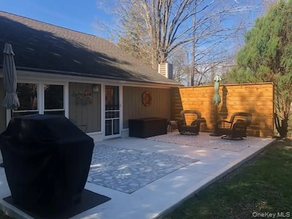 24 Baldwin Lane Mahopac NY 10541