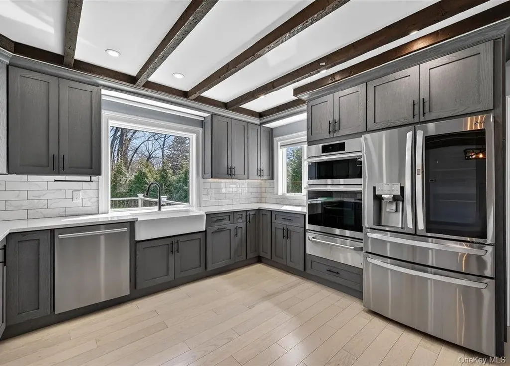 27 Pacific Avenue Nanuet NY 10954