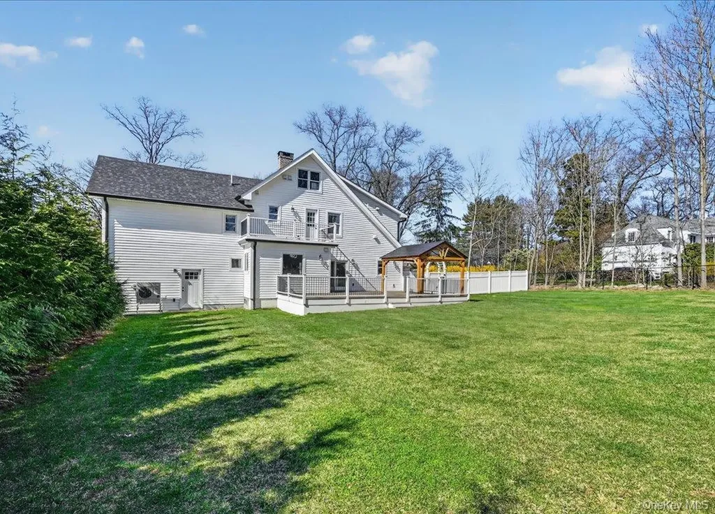 27 Pacific Avenue Nanuet NY 10954