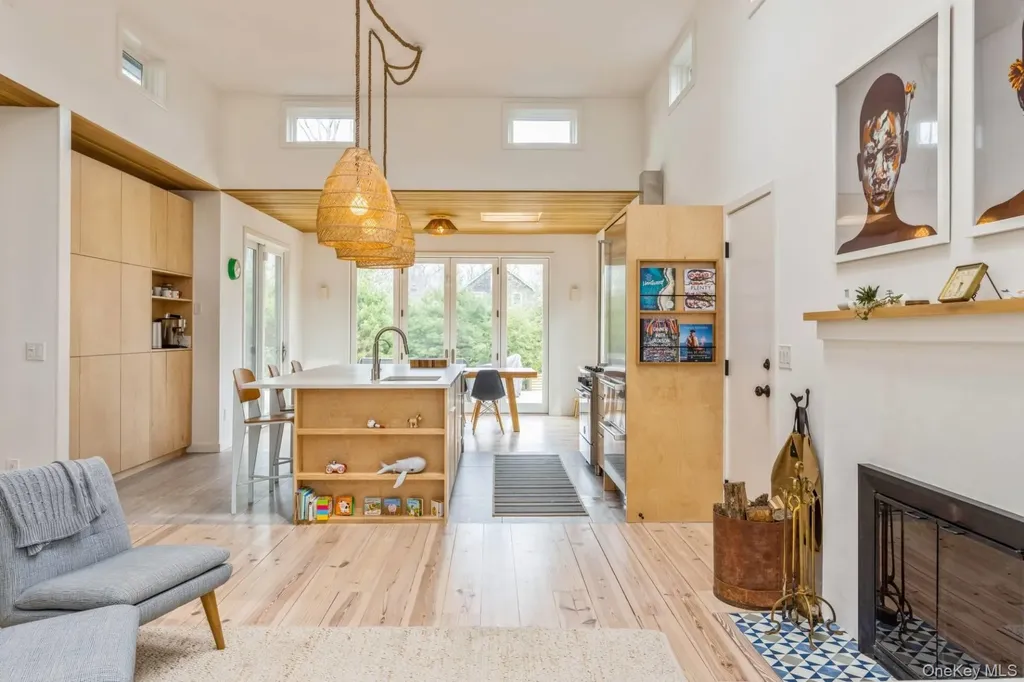 85 Camberly Road East Hampton NY 11937
