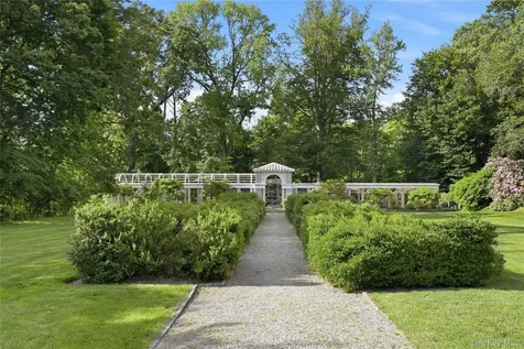 29 Beechwood Way Briarcliff Manor NY 10510