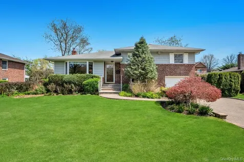 98 Larch Drive Manhasset Hills NY 11040