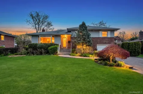 98 Larch Drive Manhasset Hills NY 11040