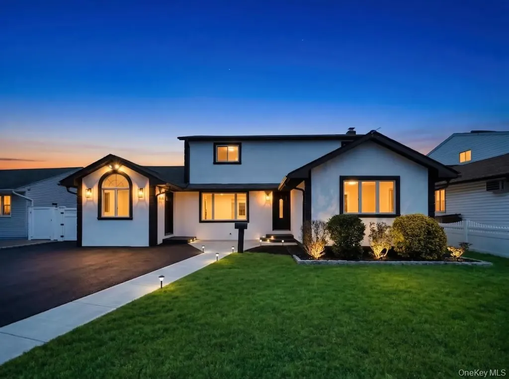 61 Cheshire Road Bethpage NY 11714