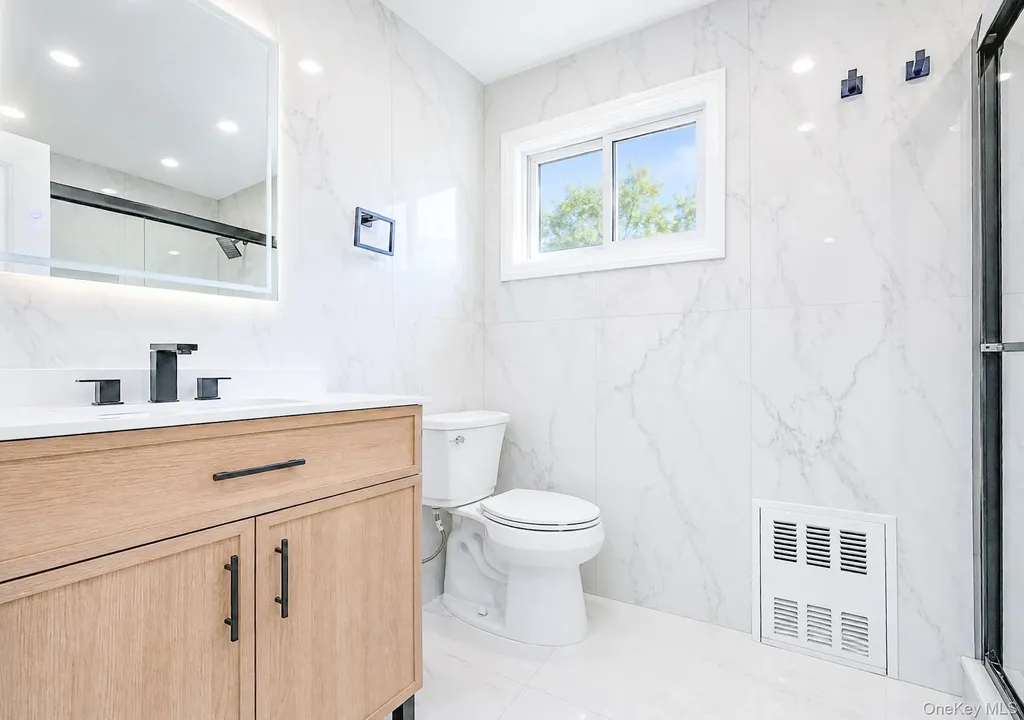 61 Cheshire Road Bethpage NY 11714