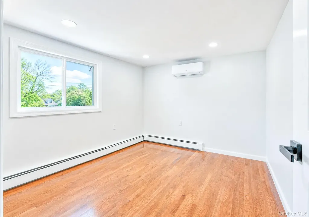 61 Cheshire Road Bethpage NY 11714