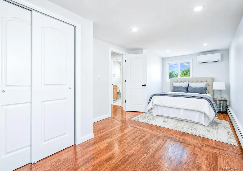 61 Cheshire Road Bethpage NY 11714