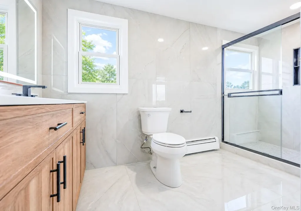 61 Cheshire Road Bethpage NY 11714