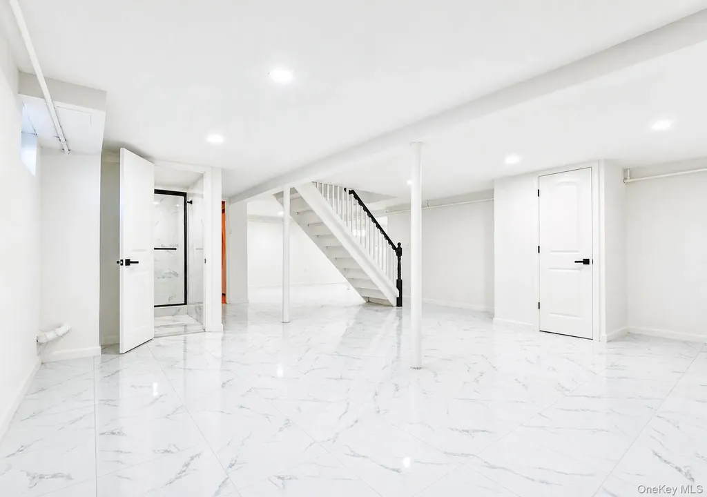 61 Cheshire Road Bethpage NY 11714