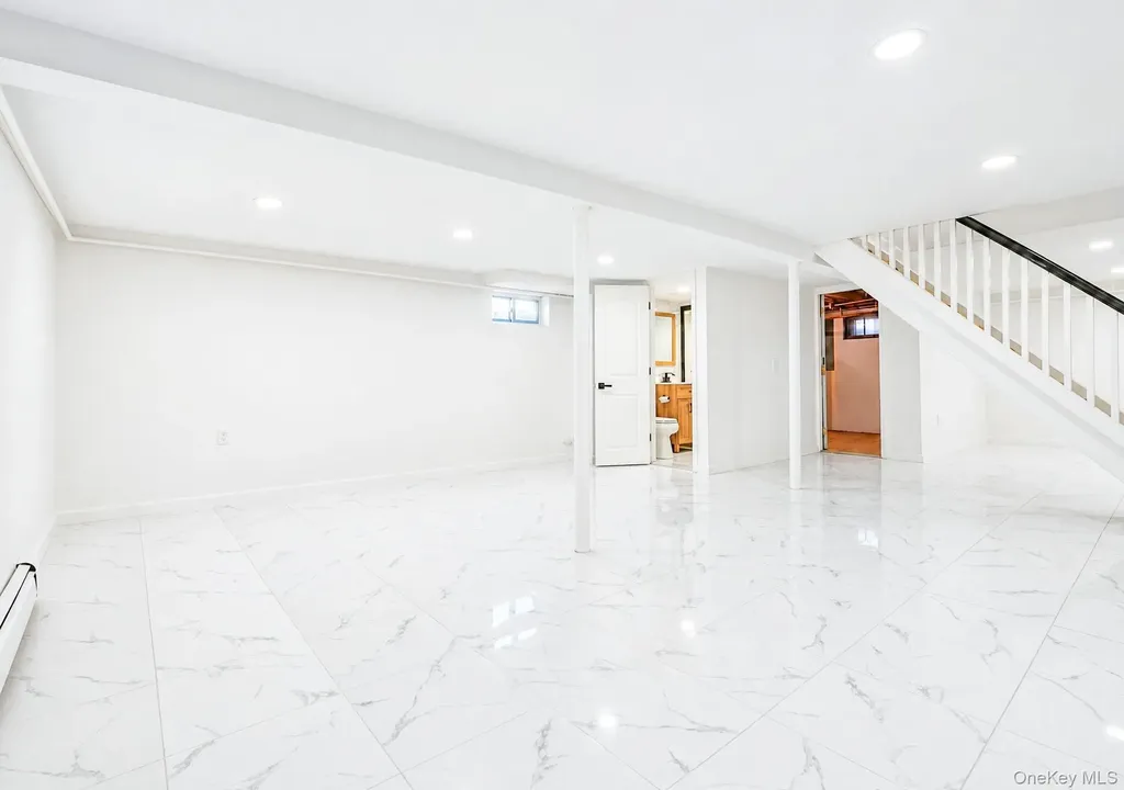 61 Cheshire Road Bethpage NY 11714