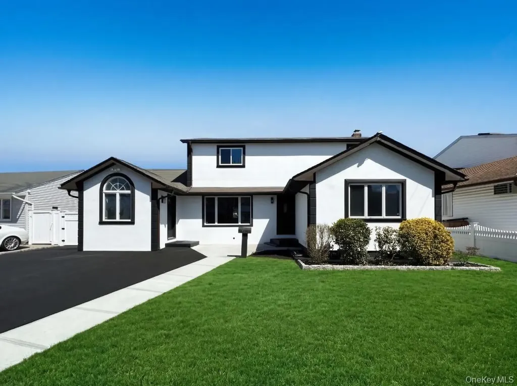 61 Cheshire Road Bethpage NY 11714