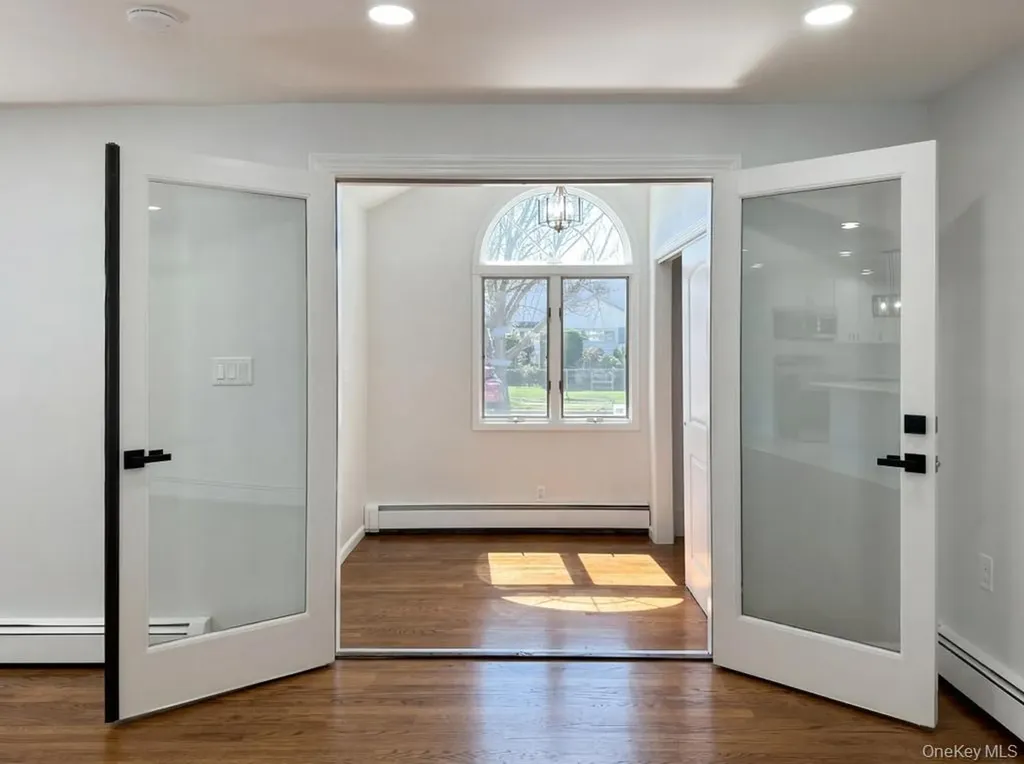 61 Cheshire Road Bethpage NY 11714
