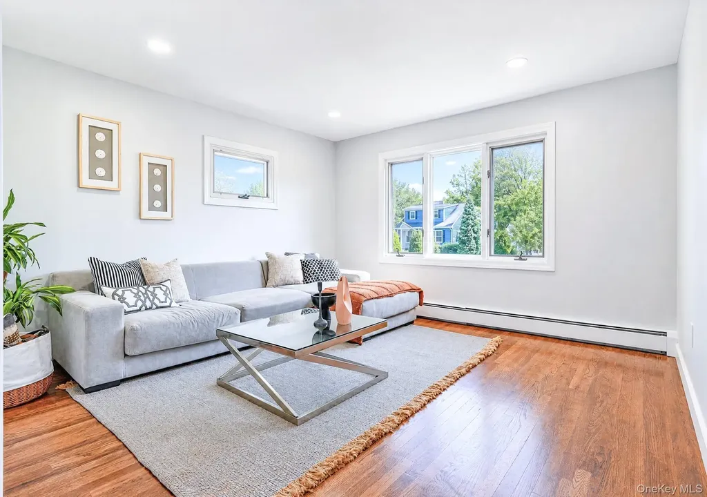 61 Cheshire Road Bethpage NY 11714