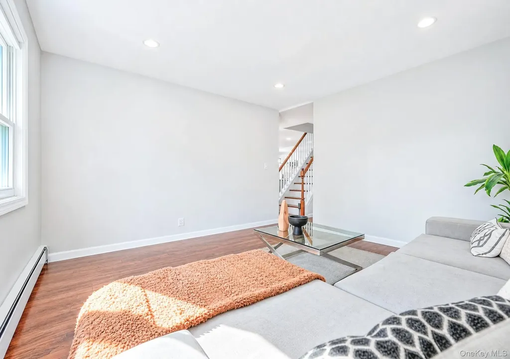 61 Cheshire Road Bethpage NY 11714
