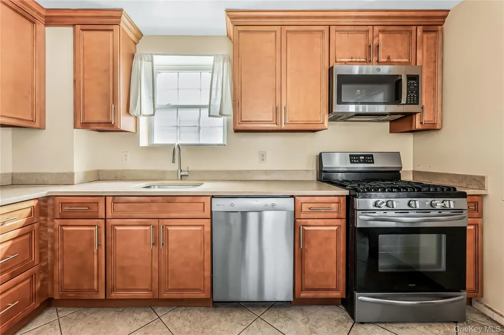2515 Woodhull Avenue Bronx NY 10469