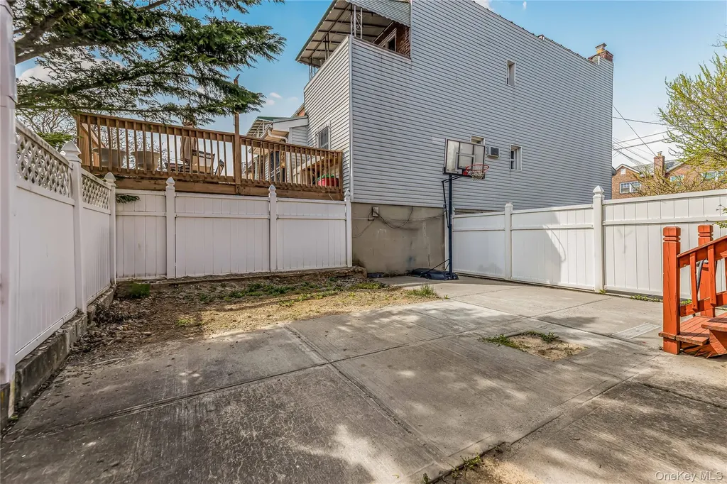 2515 Woodhull Avenue Bronx NY 10469