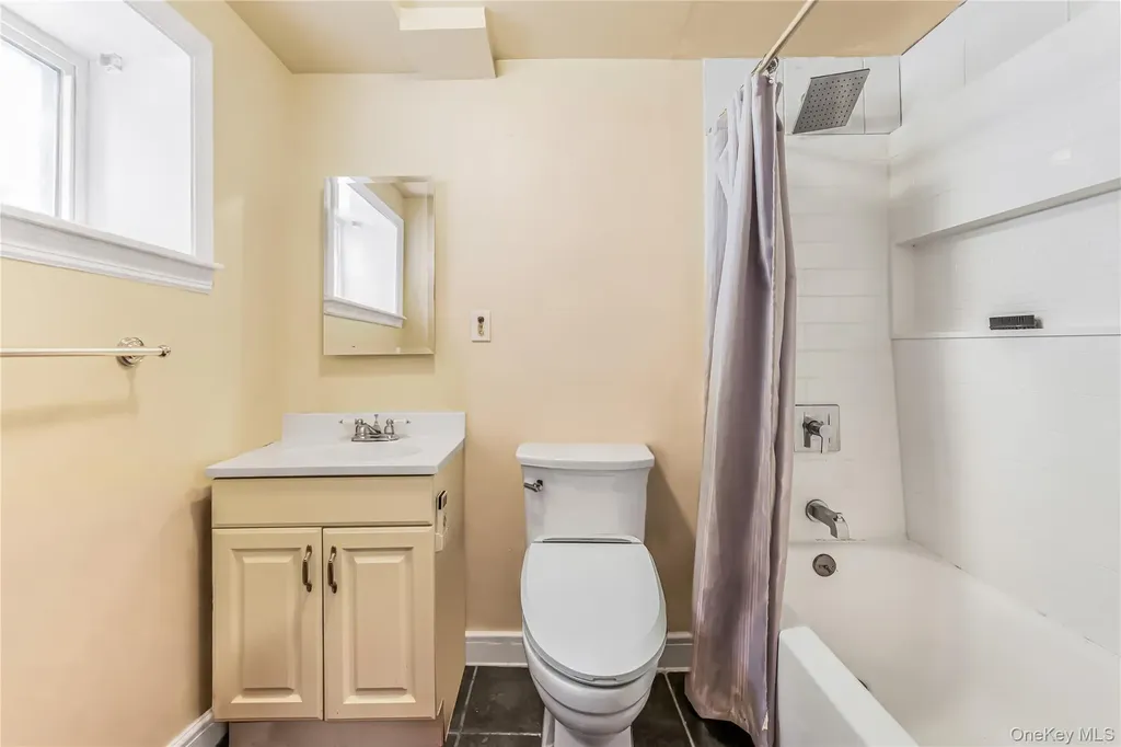 2515 Woodhull Avenue Bronx NY 10469