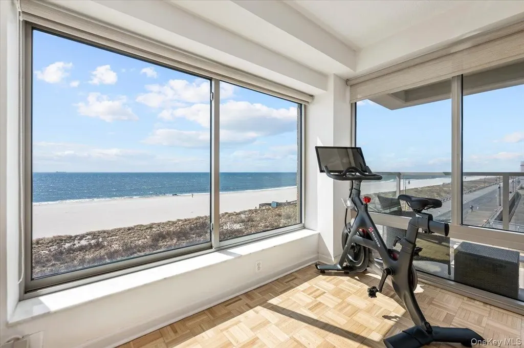 170 W Broadway Long Beach NY 11561