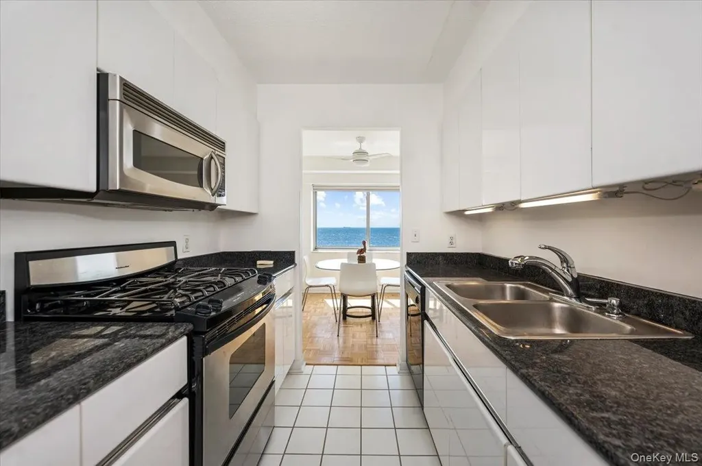 170 W Broadway Long Beach NY 11561