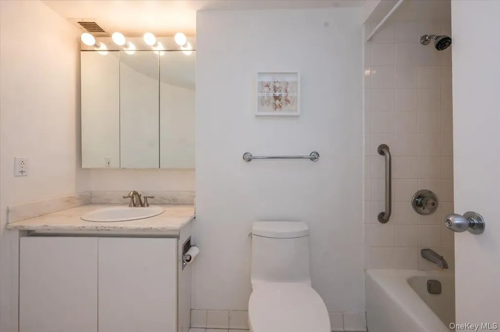 170 W Broadway Long Beach NY 11561
