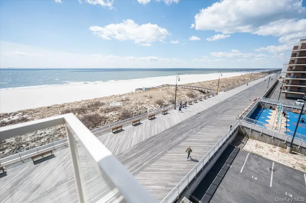 170 W Broadway Long Beach NY 11561