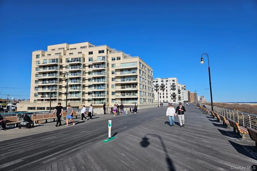 170 W Broadway Long Beach NY 11561