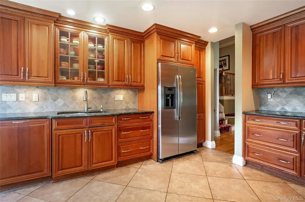 37 Winthrop Road Plainview NY 11803