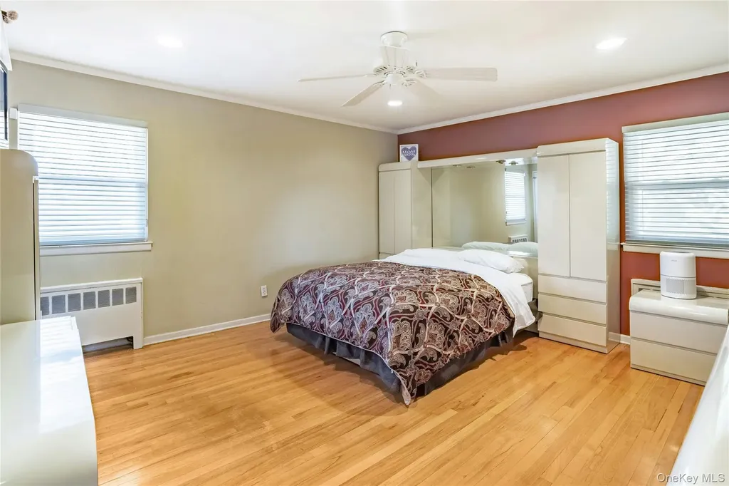 37 Winthrop Road Plainview NY 11803