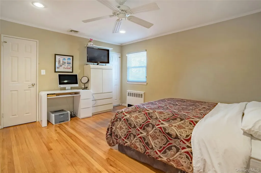 37 Winthrop Road Plainview NY 11803